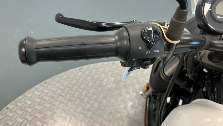 Royal Enfield Hntr 350 Rebel Red (23MY)